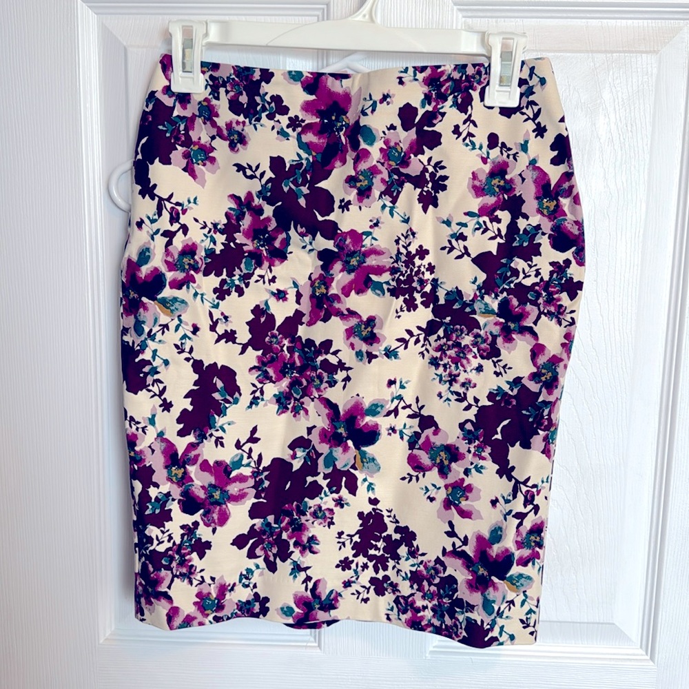 Ann Taylor pencil skirt, purple & white, never worn